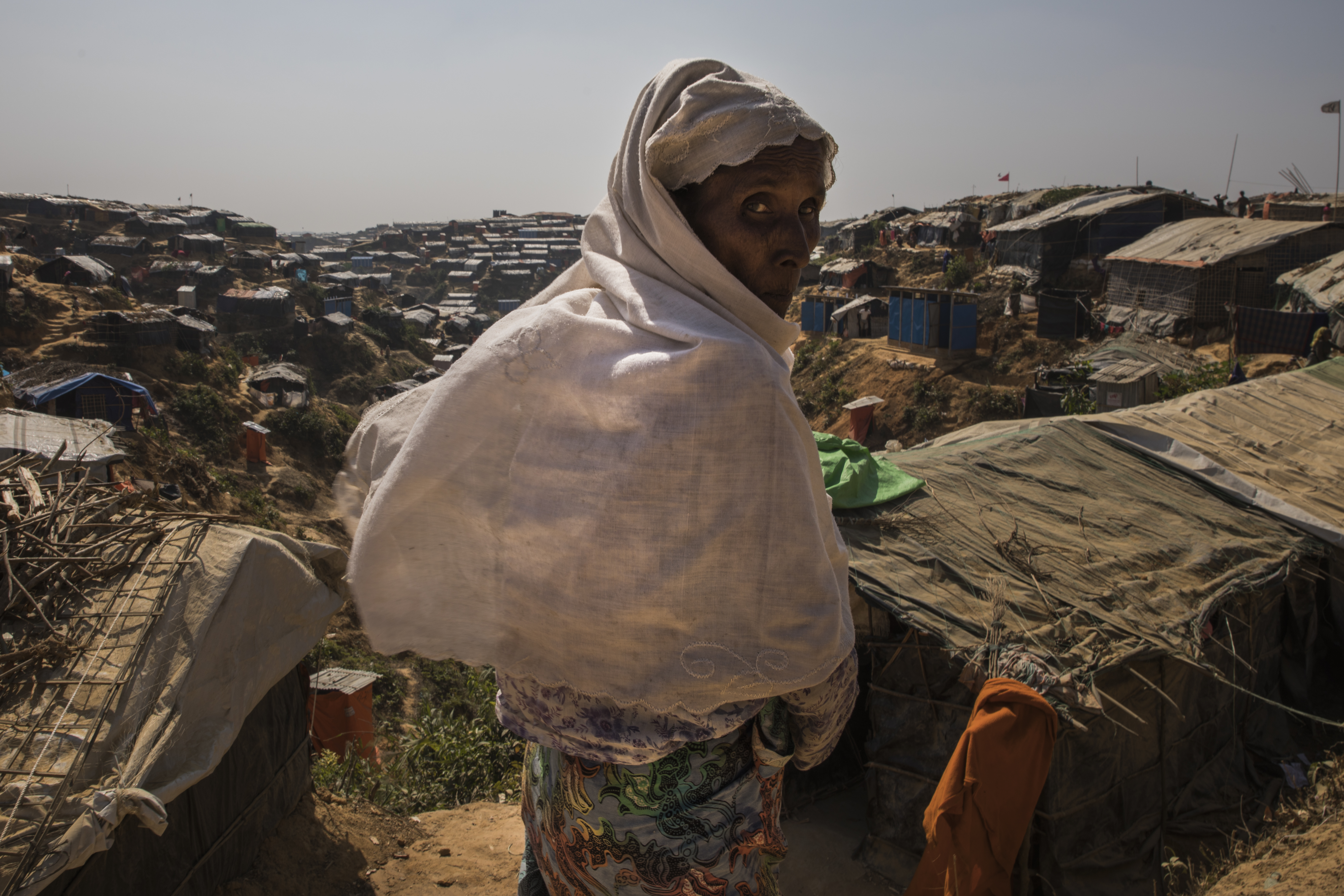 Une réfugiée rohingya dans le camp de Jamtoli, où plus de 50 000 personnes habitent. © Anna Surinyach, janvier 2018