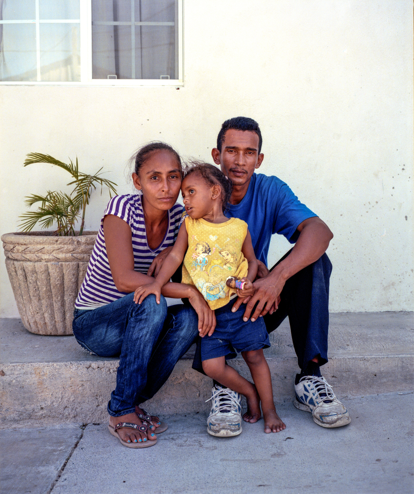 Carlos en zijn vrouw Ruth in het migratiecentrum van Senda de Vidan in Reynosa, Mexico. © Dominic Bracco, augustus 2018.