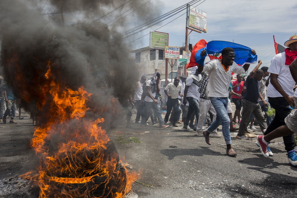 Depuis le 9 juin, les tensions se sont accrues et il y a eu presque quotidiennement des manifestations et des explosions de violence dans des villes comme Port-au-Prince, Les Cayes et les Gonaïves.