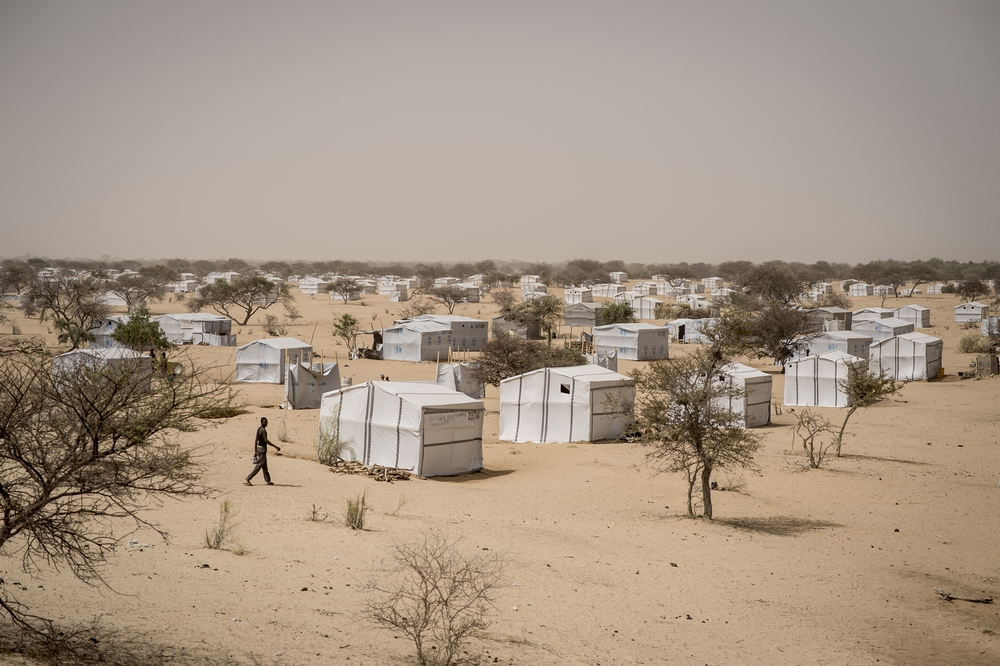 In en rond de Tsjadische stad Baga hebben zich duizenden Nigerianen verzameld die op de vlucht zijn geslagen voor Boko Haram. © Sylvain Cherkaoui/Cosmos. Tsjaad, 2015.